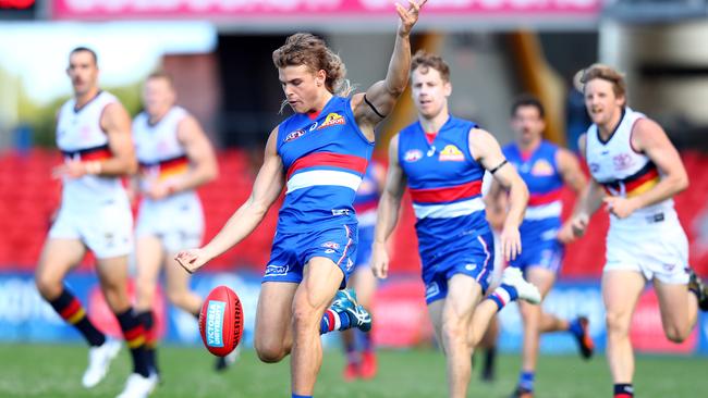 Bailey Smith in action for the Bulldogs against the Crows at Metricon Stadium. Picture: Getty Images