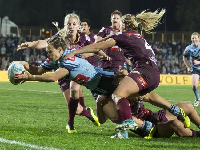 Kelly scores the Blues’ match winner. Pic: AAP