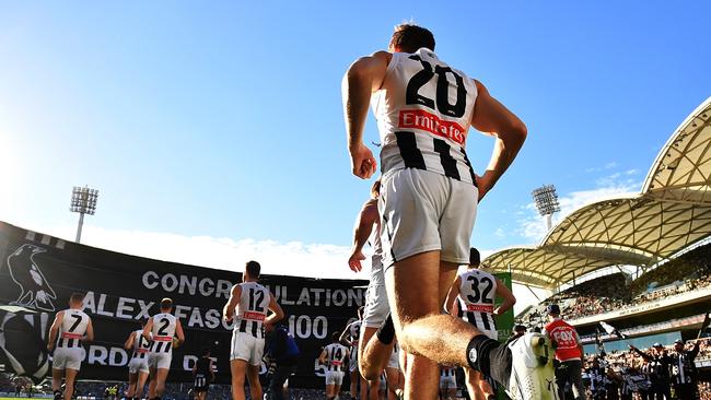 Collingwood players are behind the coach. Picture: Getty Images