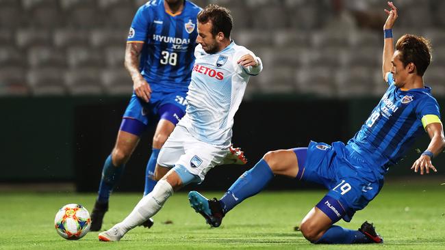 Adam Le Fondre of Sydney FC unleashes a shot at goal against Ulsan. Picture: Getty Images