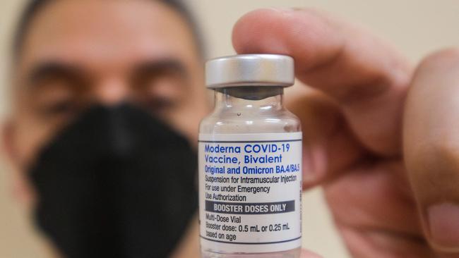 A pharmacist holds up a vial of the Moderna Covid-19 vaccine, Bivalent, at AltaMed Medical clinic in Los Angeles, California, on October 6, 2022. (Photo by RINGO CHIU / AFP)