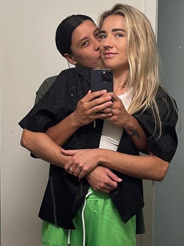 Sam Kerr and Kristie Mewis will wed in December.