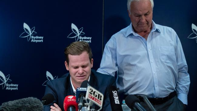 Steve Smith gives a heartfelt apology as his dad looks on.