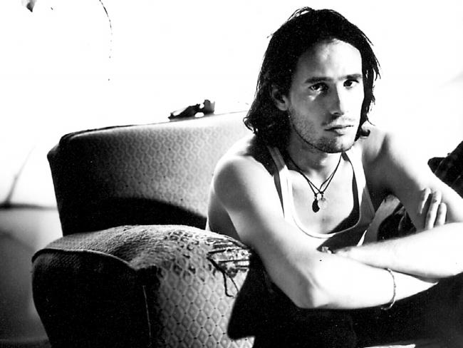 Бакли. Jeff Buckley тело. Jeff Buckley курит. Двач Jeff Buckley. Лайам Бакли.