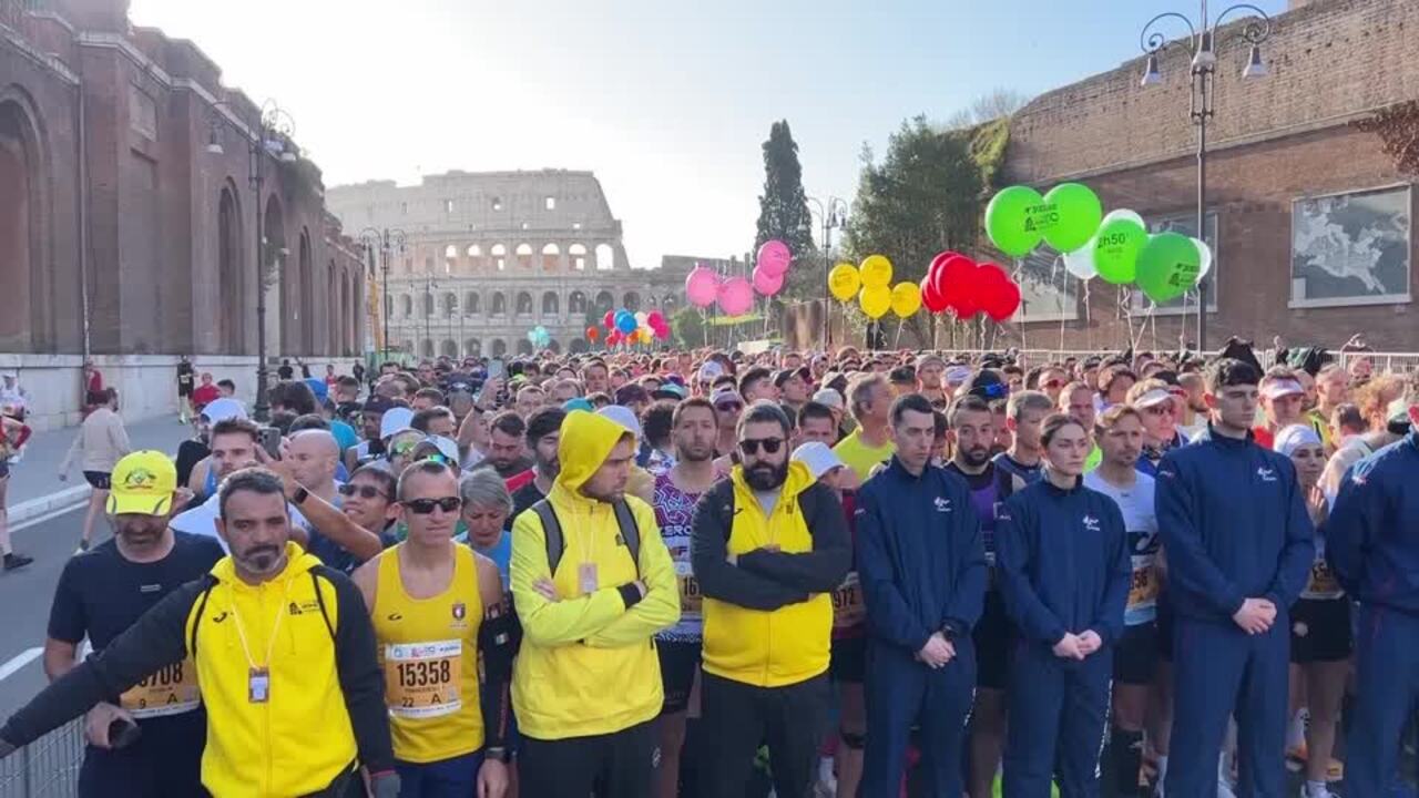 Rome marathon runners pause in silence for Pope Francis at start line