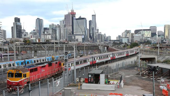 V/Line trains from Melbourne to regional Victoria need stronger scrutiny to keep Melburnians from flouting lockdown rules.