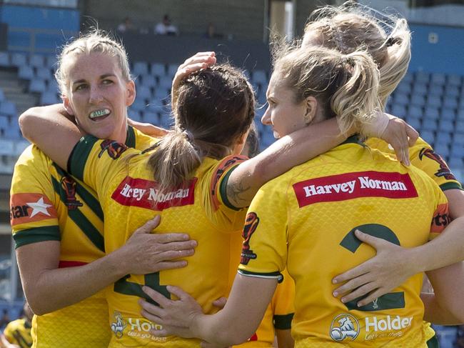 Isabelle Kelly of Australia scores during the WomenÕs Rugby League World Cup Semi Final 2 between Australia and Canada at Southern Cross Group Stadium, Sydney, Sunday, November 26, 2017. (AAP Image/Craig Golding) NO ARCHIVING, EDITORIAL USE ONLY