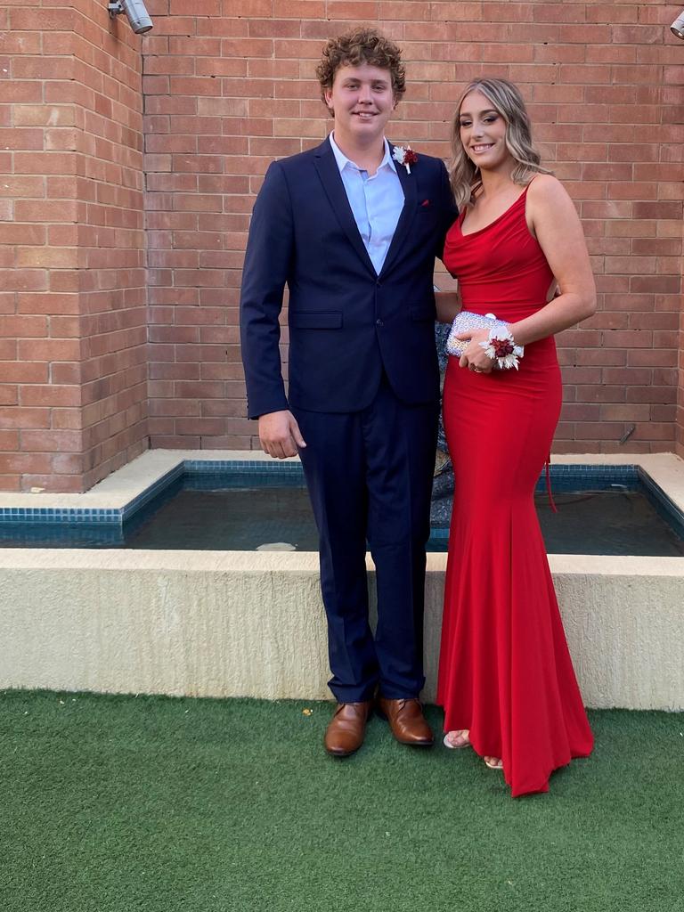 St Ursula’s College Yeppoon 2021 Seniors Stun At Formal 