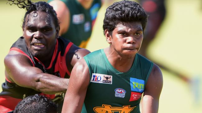 Maurice Rioli Jr in control against the Tiwi Bombers. Picture: Justin Kennedy