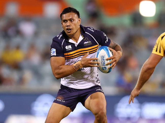 CANBERRA, AUSTRALIA - FEBRUARY 22: Len Ikitau of the Brumbies in action during the round two Super Rugby Pacific match between ACT Brumbies and Western Force at GIO Stadium, on February 22, 2025, in Canberra, Australia. (Photo by Mark Nolan/Getty Images)