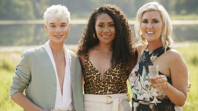 Paulini Curuenavuli (centre) on I'm A Celebrity ... Get Me Out Of Here!