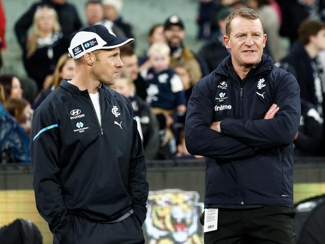 Andrew Russell chats with Michael Voss. Picture: Michael Willson/AFL Photos