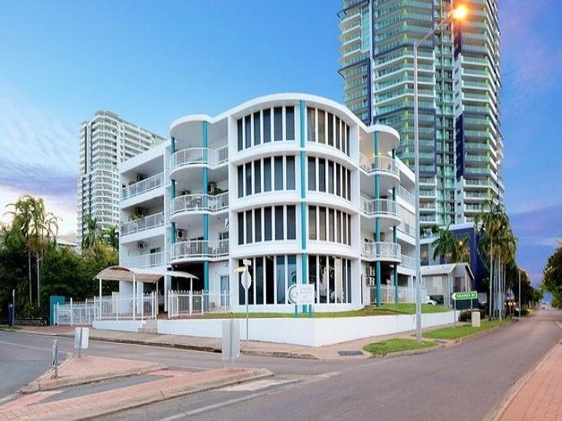 REAL ESTATE: 12/27 McMinn Street Darwin Northern Territory $580 per week Apartment Bedrooms2 Bathrooms2 Car Spaces1 Fully furnished apartment. The master bedroom has glass sliding doors onto the balcony and both bedrooms have ensuites. Picture; realestate.com.au