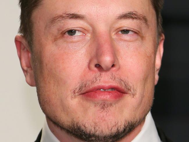 Elon Musk attends the 2017 Vanity Fair Oscar Party hosted by Graydon Carter at Wallis Annenberg Center for the Performing Arts on February 26, 2017 in Beverly Hills, California. / AFP PHOTO / JEAN-BAPTISTE LACROIX