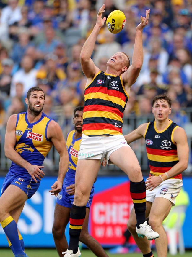 Sam Jacobs takes a strong mark against the Eagles. Picture: AAP Image/Richard Wainwright