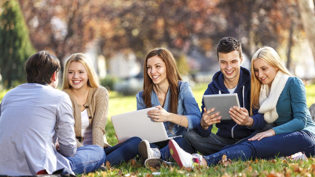 A new report by Year13 highlights the growing divide in preferences for university learning.