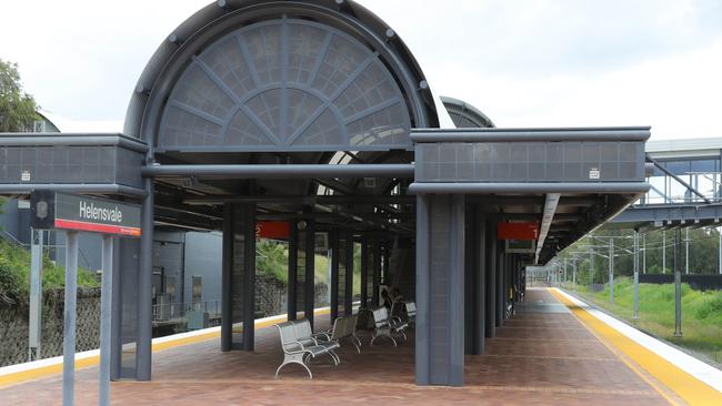 A quiet Helensvale train station at lunchtime. Picture Glenn Hampson