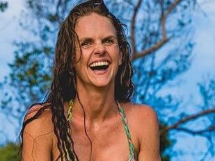 Mum-of-six targeted by vile trolls who said she should Photoshop out her ‘disgusting’ stretch marks…but her husband’s response is brilliant.
