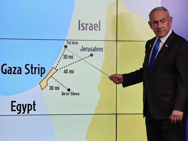 Benjamin Netanyahu points at Tel Aviv on a map during a press conference at the Government Press Office (GPO) in Jerusalem. Picture: AFP