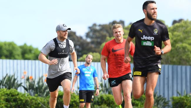 Geelong’s Gary Ablett, St Kilda’s Dan Hannebery and Richmond’s Shane Edwards go through their paces in quarantine on the Gold Coast on Friday. Picture: Getty Images