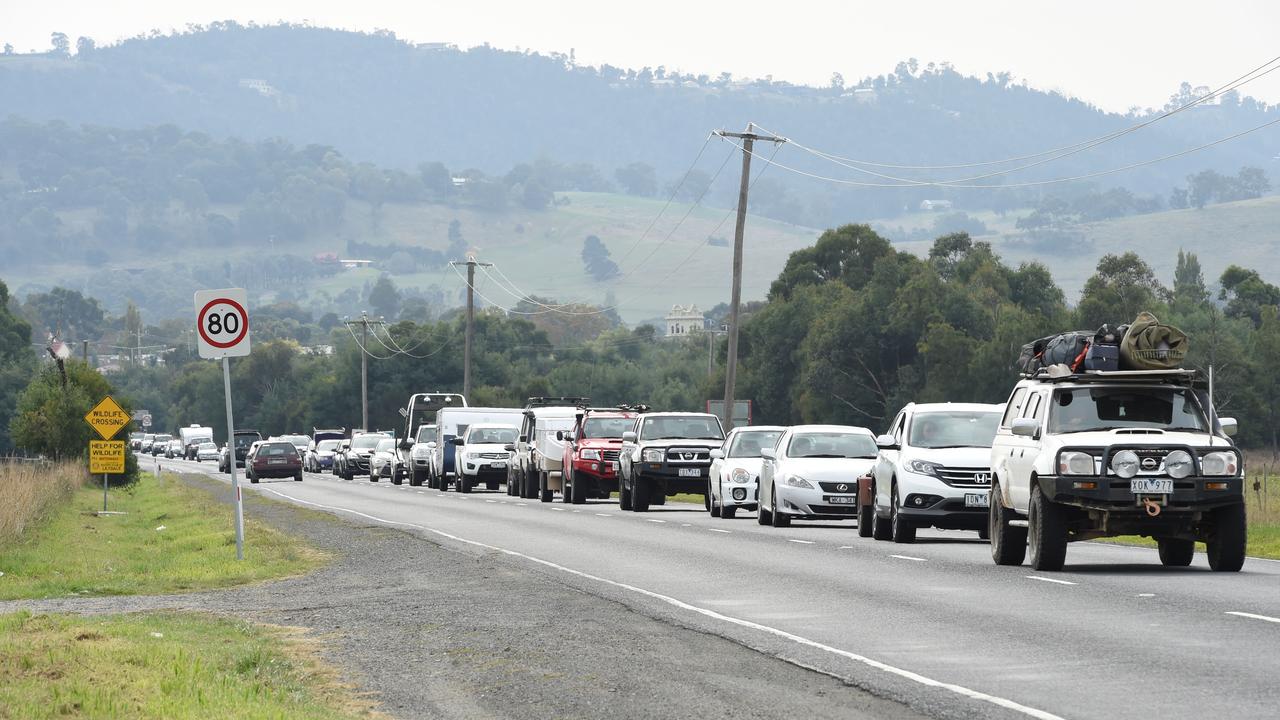 Melba Highway: Residents report pot holes along major highway | Herald Sun