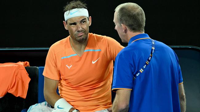 Nadal is in trouble. Photo by MANAN VATSYAYANA / AFP