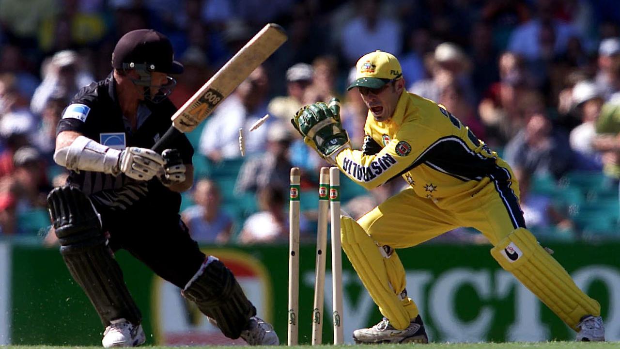 New Zealand cricketer Mark Richardson being stumped by Campbell in 2002.