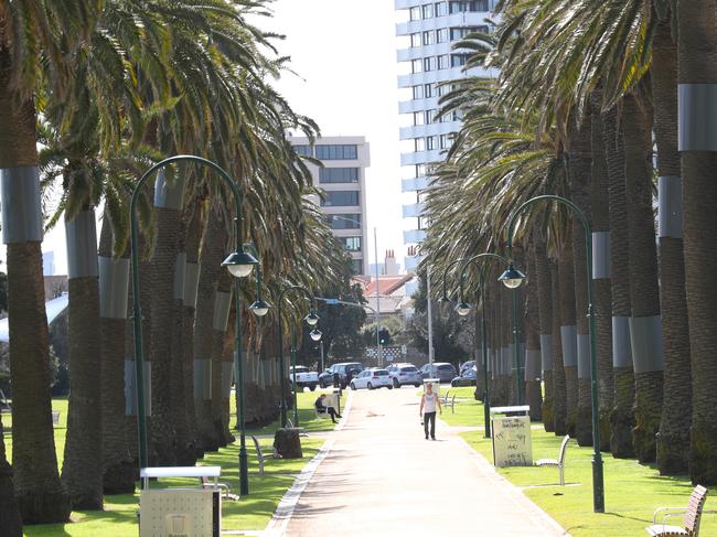 An empty St Kilda during stage four COVID-19 lockdown. Picture: NCA NewsWire/ David Crosling