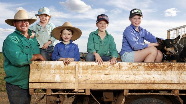 Farmer Grant ‘Spike’ Orr on his farm Wilga near Parkes with his children from left Imogen, 3, Archie, 6, Lachlan, 8, and Anna, 10, and kelpie Jack. Picture: Jonathan Ng