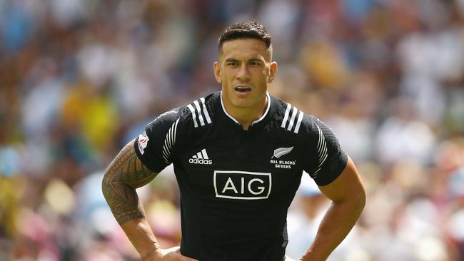 SYDNEY, AUSTRALIA - FEBRUARY 07: Sonny Bill Williams of New Zealand catches his breath during the 2016 Sydney Sevens cup quarter final match between New Zealand and the United States of America at Allianz Stadium on February 7, 2016 in Sydney, Australia. (Photo by Mark Kolbe/Getty Images)