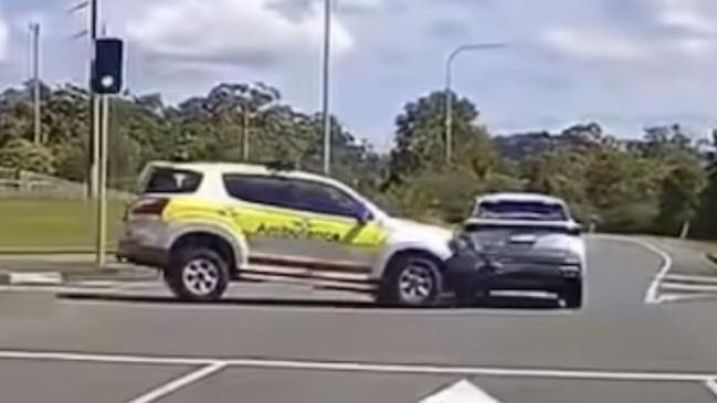 Dash cam footage shows the moment an ambulance with its lights on collides with another car on a busy intersection. Picture: Dash Cam Owners Australia