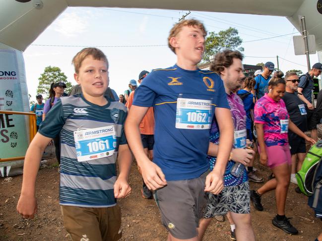 Dougal and Harry Carroll set off on the 10km Hike for Homeless.The Base Services, Hike for Homeless held at Jubilee Park. October 19th, 2024