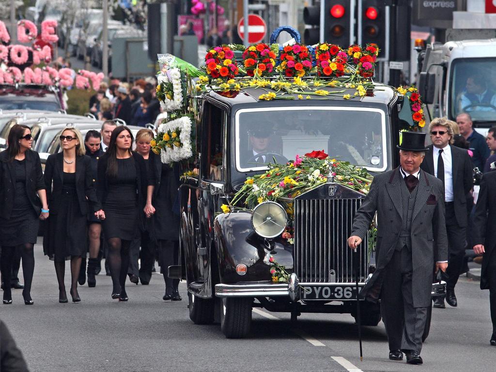 Jade Goody's funeral procession passes through Loughton, England. Picture: AP Photo