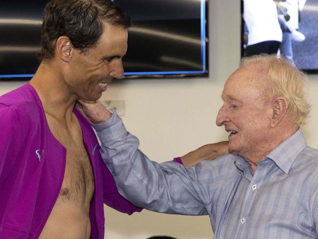 This handout picture released by Tennis Australia on January 31, 2022, shows Rafael Nadal of Spain speaks with the former tennis player Rod laver after the men's singles final match against Russia's Daniil Medvedev at the Australian Open in Melbourne. (Photo by FIONA HAMILTON / TENNIS AUSTRALIA / AFP) / RESTRICTED TO EDITORIAL USE - MANDATORY CREDIT "AFP PHOTO / TENNIS AUSTRALIA / FIONA HAMILTON " - NO MARKETING NO ADVERTISING CAMPAIGNS - DISTRIBUTED AS A SERVICE TO CLIENTS