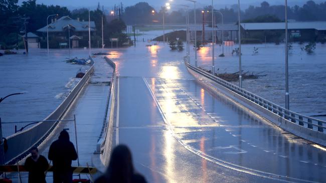 The Hawkesbury River started to flow over the New Windsor Bridge, Windsor. Picture: Damian Shaw