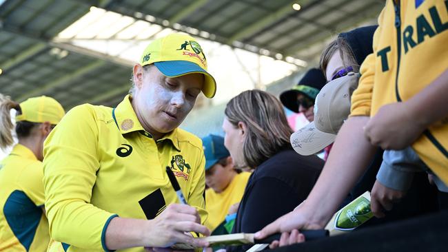 Alyssa Healy could be out of the Ashes. (Photo by Steve Bell/Getty Images)