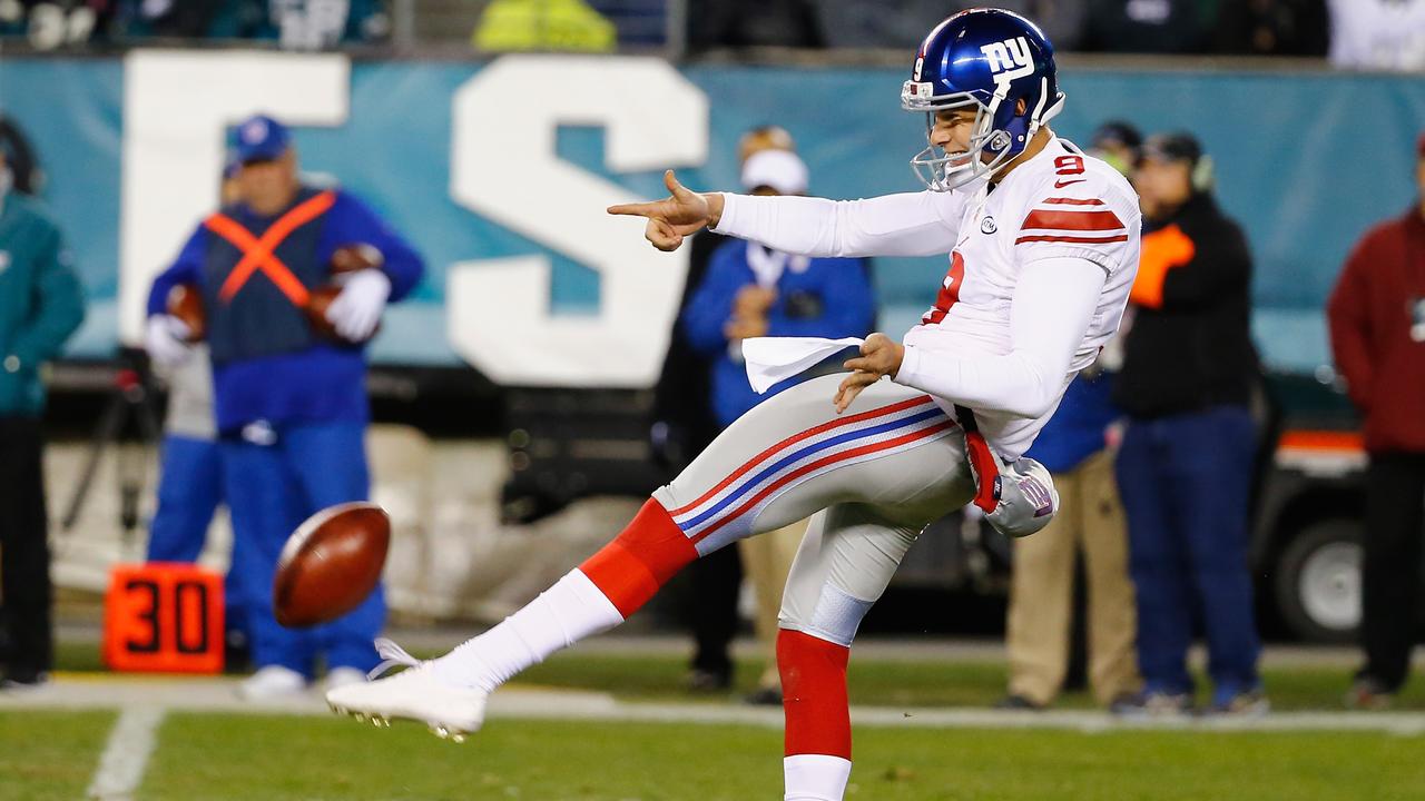 PHILADELPHIA, PA - OCTOBER 19: Brad Wing #9 of the New York Giants punts against the Philadelphia Eagles during their game at Lincoln Financial Field on October 19, 2015 in Philadelphia, Pennsylvania. (Photo by Al Bello/Getty Images)