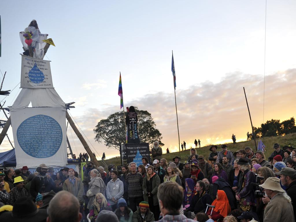 Locals and protestors listen to speeches and reflections on Bentley, CSG and the future of the protest at the final "greet the Dawn' service. Photo Marc Stapelberg / The Northern Star