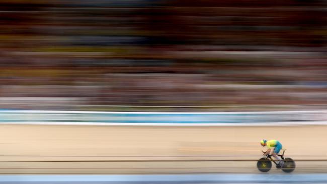 Glaetzer in action at the Anna Meares Velodrome.