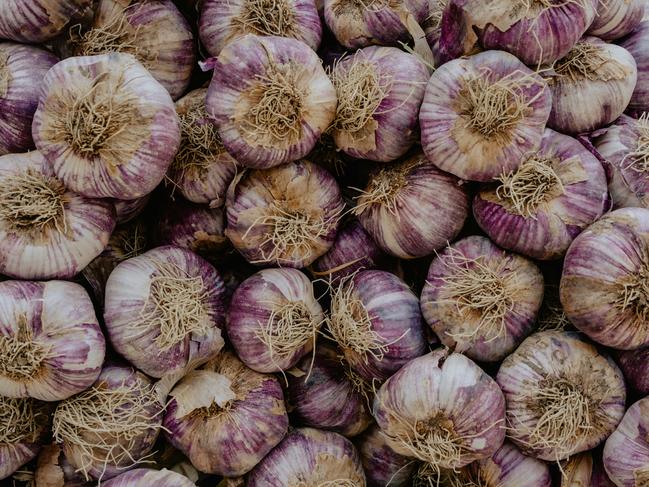 EMBARGO FOR TWAM, 03 MAY 2025. FEE MAY APPLY. Garlic from farmers market in Provence. Photo: Xuan Nguyen / Unsplash