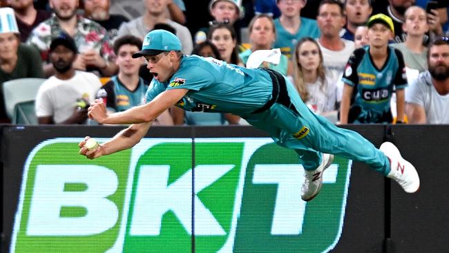 Ben Laughlin when he was playing for the Heat - taking the greatest outfield catch at the Gabba since Adam Dale’s effort for the Bulls in the 1990s. (Photo by Bradley Kanaris/Getty Images)