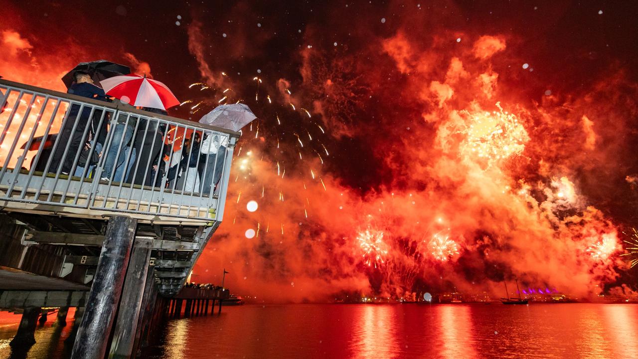 International firework spectacular dazzles Gold Coast skies