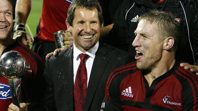 Robbie Deans with Brad Thorn after the Crusaders won the Super Rugby title in 2008