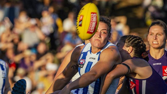 Emma King of the Kangaroos during the Round 7 AFLW match between the Fremantle Dockers and the North Melbourne Kangaroos at Fremantle Oval in Perth, Saturday, March 16, 2019, (AAP Image/Tony McDonough) NO ARCHIVING, EDITORIAL USE ONLY