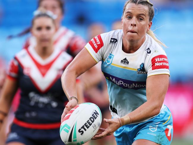 SYDNEY, AUSTRALIA - SEPTEMBER 24: Lauren Brown of the Titans passes during the NRLW Semi Final match between Sydney Roosters and Gold Coast Titans at Allianz Stadium, on September 24, 2023, in Sydney, Australia. (Photo by Matt King/Getty Images)