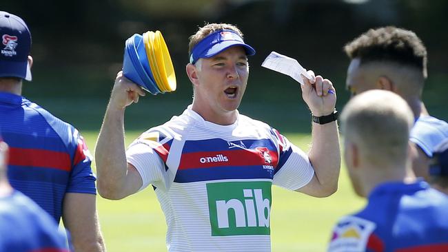 Newcastle Knights head coach Adam O'Brien shouts instructions to players during a Newcastle Knights training session at Balance Field in Newcastle, Wednesday, November 6, 2019. (AAP Image/Darren Pateman) NO ARCHIVING