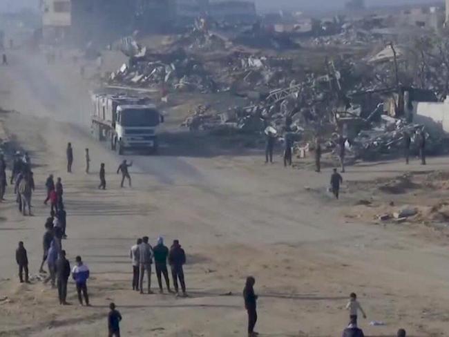 Gazans attempt to raid aid trucks in Rafah