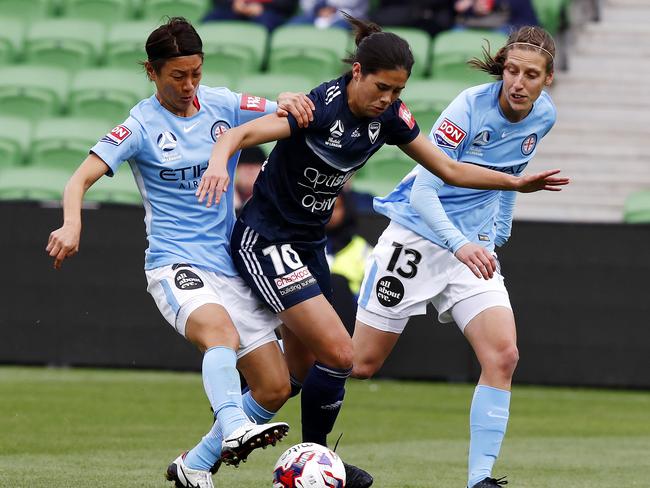 Victory attacker Kyra Cooney-Cross, caught between visa duo Yukari Kinga and Rebekah Stott, was among the teenagers slated to play more minutes. Pic: Michael Klein