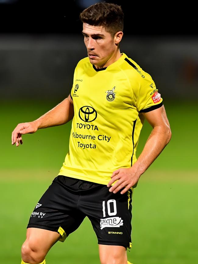 Dominic Falla in action for Heidelberg United.