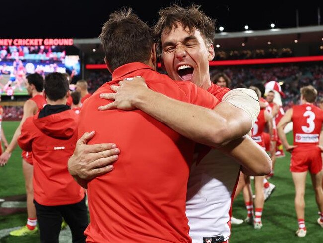 SYDNEY, AUSTRALIA - SEPTEMBER 17: Josh P. Kennedy of the Swans embraces Ryan Clarke as they celebrate victory after the AFL Second Preliminary match between the Sydney Swans and the Collingwood Magpies at Sydney Cricket Ground on September 17, 2022 in Sydney, Australia. (Photo by Matt King/AFL Photos/via Getty Images)